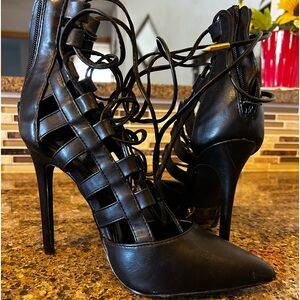 Cute black heels / Tie